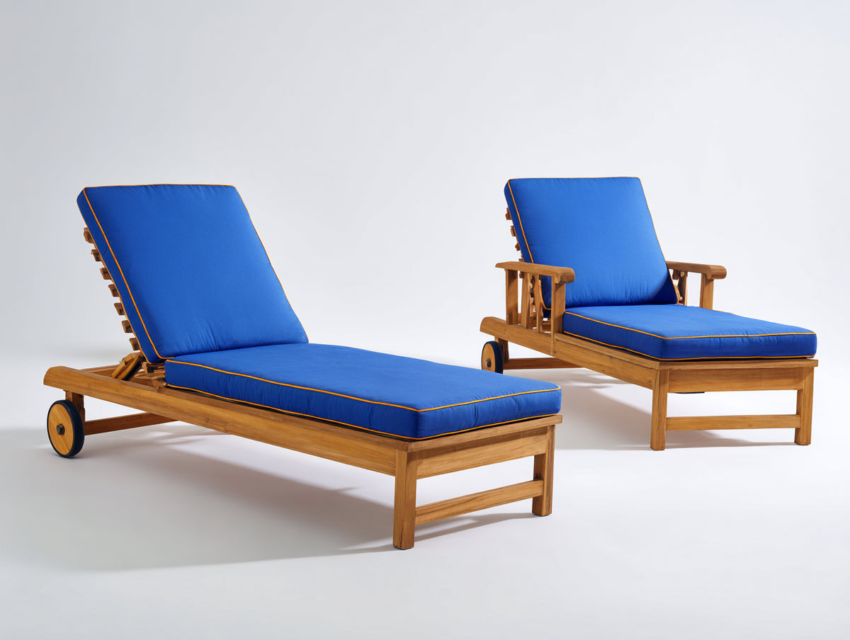 Sonnenliege aus Holz 200 x 70 x 95 cm - Natur Blau - verstellbares Lounge Design mit Rollen und Polsterauflage